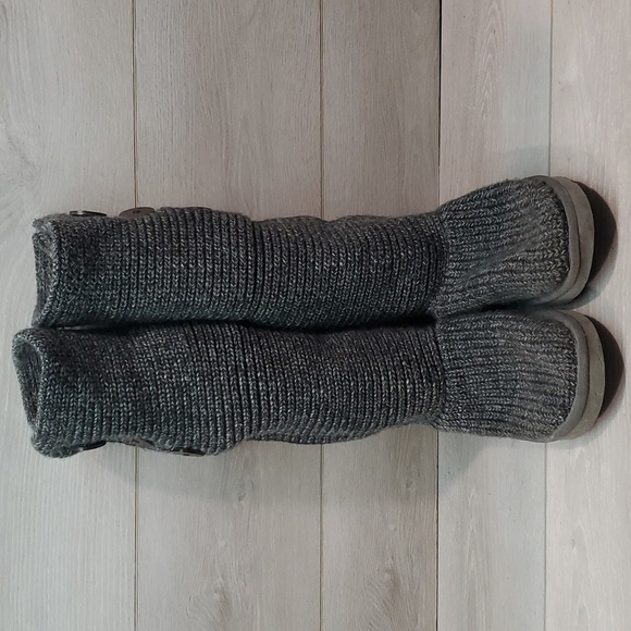 Ugg Australia Women 5819 Sweater Knit Button Boots shoes sz 8 - Picture 3 of 13